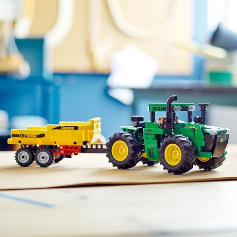 LEGO Technic John Deere 9620R 4WD TOY 42136 BUILDING TOY - نموذج قابل للتحصيل مع مقطورة ، يضم تفاصيل واقعية ، لعبة مزرعة البناء للأطفال الذين تتراوح أعمارهم بين 8 سنوات in Kuwait