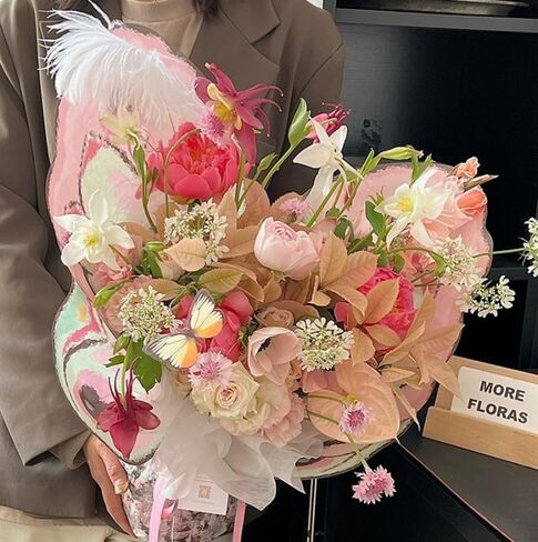 Xizhi 20 Sheets Brooffly Butterfly Flower Buequet Paper Flower Flower Wapping Paperging Wraps Floral Flor Platistments for Valentine's Day Mother's Wedding (White+Black) in Saudi Arabia
