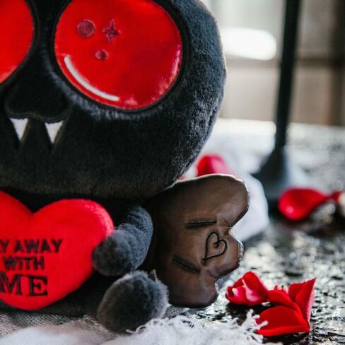 Mothman Plushie - Fly Wawn Away Me Sassy Valentine's Day Plush ، هدية للزوجين (صديقة ، صديقها ، زوجة ، زوج) ، لعبة أفخم للهدايا in Kuwait