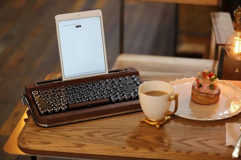 Penna Bluetooth Keyboard with Black Chrome Keycap(US Language) (Switch-Cherry Mx Blue, Pure White) in Saudi Arabia