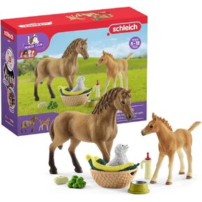 مجموعة لعبة Schleich Horse Club Sarah's Baby Horse Care Toy - Little Farm Care Care Horse و Little Farm و Puppy with Assessories Play Toy Toy For Boys and Girls ، هدية للأطفال الذين تتراوح أعمارهم بين 5 سنوات
