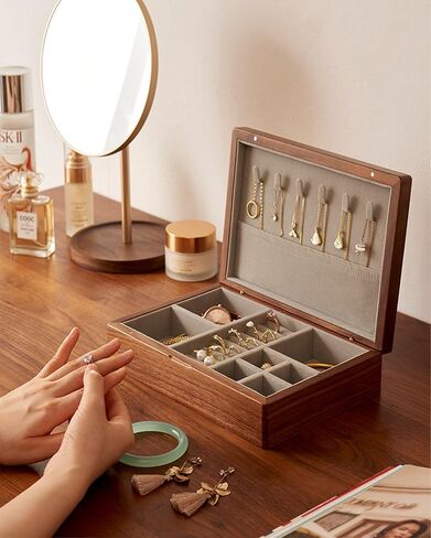 Small Wooden Jewelry Box, Vintage Delicate Walnut Wood Jewelry Case, Ideal Gift for Women Protable Travel Jewelry Organizer. in Kuwait