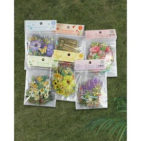 240 Pcs Pressed Flower Themed Stickers Decals Botanical Scrapbooking Sticker Dried Floral Resin Stickers for Planner Card Making Laptop Envelope Gift Wrapping Journaling DIY Crafts