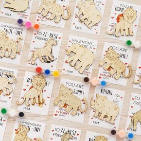 GEECOZYLIFE Valentine's Day Gifts - 28 Pack Safari Wood Craft Painting Kits With Cards for Kids Classroom - Jungle Craft School Valentine's Day Cards