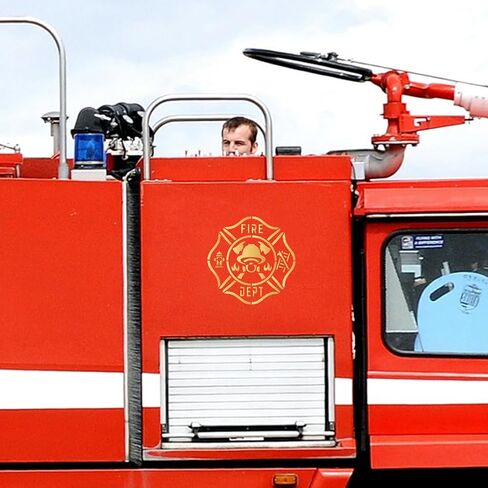قالب استنسل من طراز Maltese Cross Department 11.8 × 11.8 بوصة من الاستنسل البلاستيكي القابل لإعادة الاستخدام للطلاء على الأثاث الزجاجي in Kuwait