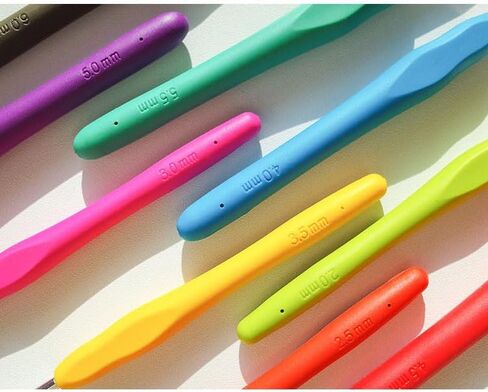 Ergonomic Crochet Hooks Set with LED Light Up,9 Sizes Crochet Hooks with Case 2.0mm~6.0mm,Crochet Needles Kit for Beginners,Cool Crochet Gifts for Crocheters in Saudi Arabia