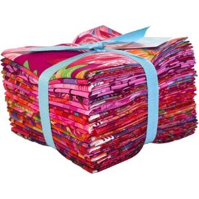 كلاسيكيات بالإضافة إلى حزمة ربع الدهون Ruby (20 قطعة) بواسطة Kaffe Fassett Collective لـ Freespirit (FB4FQGP.Ruby)