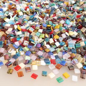 Miyuki Tila Seed Beads Silk Mixed Colors 5 × 5x1.9mm مربع مع (2) 0.8 ملم ثقوب 7.8 غرام ، GMBT5x5