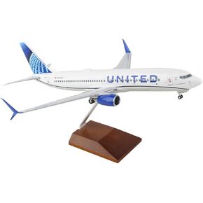 Daron SkyMarks B737-800 1/100 United 2019 New Livery (Scimitars) w/Wooden Stand