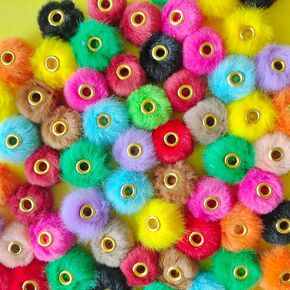 200pcs 33 ألوان مختلطة ناعمة رقيقة فو فرو بومبوم الخرز الفواصل حبات البوب ​​ملونة ملونة لصنع المجوهر