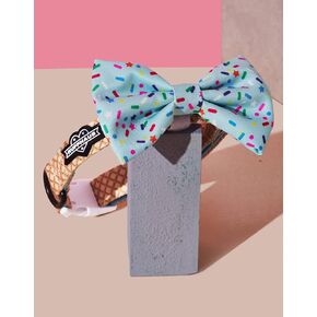 Ruffhaus NYC Sprinkle Me Blue Dog Collar & Bowtie Set - Ice Cream Birthday Cake Waffle Print ، Exclseories Fun Pet مع ملاءمة قابلة للتعديل