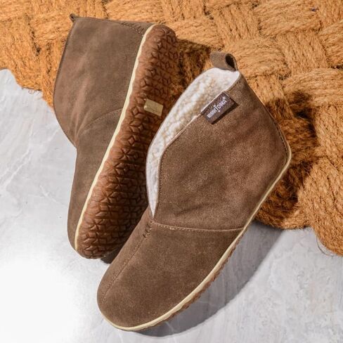 شبشب رجالي من الجلد السويدي من Minnetonka Tamson in Saudi Arabia