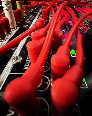 كابلات Luigis Modular M-PAR ذات الزاوية اليمنى Eurorack - حزمة من 5 كابلات سوداء، 12 بوصة (30 سم) in Kuwait