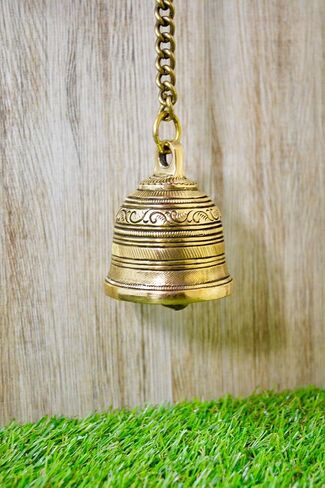 جرس معلق على الحائط غير لامع عتيق من Aakrati مع سلسلة نحاسية وخطاف للبوابات والمنزل والمكتب والمعبد in Kuwait
