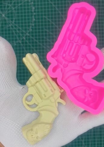 3D Pistol Shape Gun Halloween Military Theme Weapon Shape Resin Silicone Mold for DIY Charm Crystal Trinket Cake Top Decoration Epoxy Desserts Fondant Luggage Tag Craft Pendant Earrings Necklace Candy in Saudi Arabia