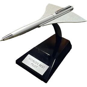 Jet Pen - Magnetic Silver Flying Desk Pen ، قلم نقاط ، تصميم فريد من نوعه ، مرفق مغناطيسي مميز ، حبر نقطة محفوظات قابلة للاستبدال ، هدية تنفيذية مثالية ، هدية تجريبية