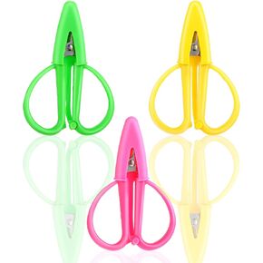 3 PCS مقص صغير مع غطاء واقعي ، مقص صغير ملون من الفولاذ المقاوم للصدأ سفر محمولة ، إبرة نطاقات للحرف من التطريز ، قطع الورق ، الخياطة (2.55 × 1.77 بوصة ، 3 لون)