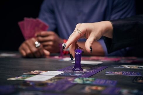 يمكن لعب Ravensburger Disney Villainous Wicked to the Core - لعبة الإستراتيجية للأطفال والكبار الذين تتراوح أعمارهم بين 10 سنوات - كقائمة مستقلة أو توسع in Saudi Arabia