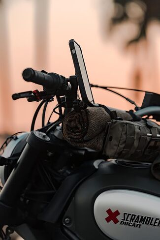 Rokform - Motorcycle Cell Phone Perch Mount, Fits Most Harley's, Metrics, and Indian Cruisers, Secures Phone Via Quad Tab Twist Lock Mount and Built-In Magnet Mount (Black) in Kuwait