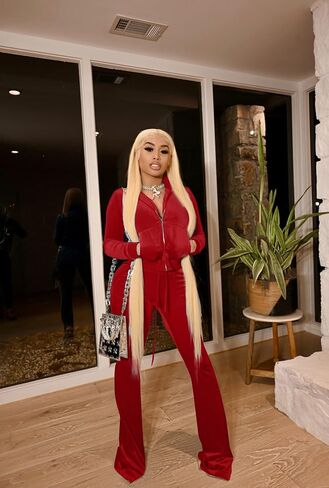 بدلة رياضية قطيفة لطيفة للنساء مكونة من قطعتين أطقم ملابس مثيرة مع قلنسوة بسحاب وسترات قصيرة مع جيب in Kuwait