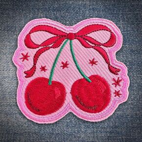 Red Cherry Bow Coquette Patch لطيف الكرز بقع مطرزة بتصحيحات رقعة تصحيح على التصحيح للتطريز للأغطية ، والأكياس ، والحقائب ، والقبعة ، والسترات ، وهدايا DIY PVC موحدة لها 3 بوصات