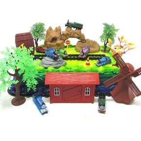 Thomas the Train Deluxe Birthday Cake Topper مجموعة توماس وأصدقاء المحرك الآخرين مع إكسسوارات تحت عنوان