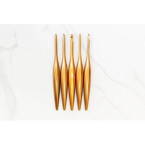 Furls Crochet Hook, Limited Edition Bronze Streamline Metal, Ergonomic Handle Crochet Hooks 7" (Bronze Streamline Metal, G - 4.00mm)