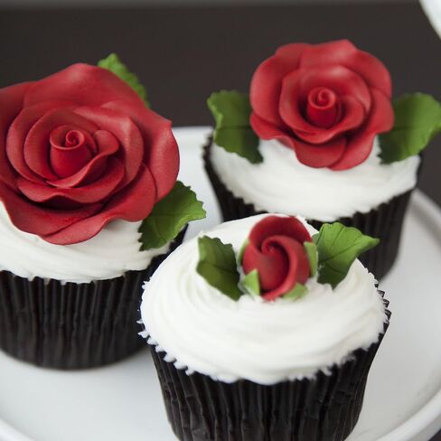 Global Sugar Art Exquisite Rose & Leaf Sugar Cake Flowers Tray Deep Red, Unwired by Chef Alan Tetreault in Kuwait