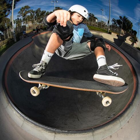 Triple Eight خوذة Sweatsaver المعتمدة للتزلج، BMX، Roller Derby والتزلج على الأسطوانة، أبيض لامع، L/XL in Kuwait