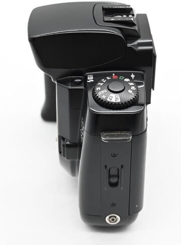 هيكل كاميرا Canon A2e مقاس 35 مم SLR فقط، يستخدم نظام تركيب عدسة Canon EF وفيلم ملون/أبيض وأسود مقاس 35 مم (متجدد) in Kuwait
