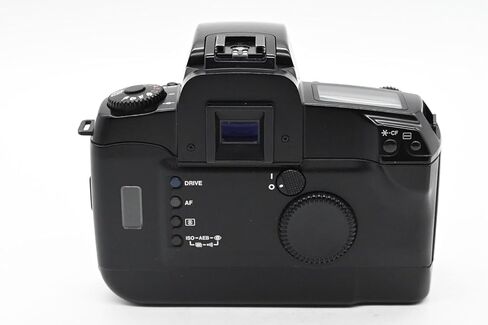 هيكل كاميرا Canon A2e مقاس 35 مم SLR فقط، يستخدم نظام تركيب عدسة Canon EF وفيلم ملون/أبيض وأسود مقاس 35 مم (متجدد) in Kuwait