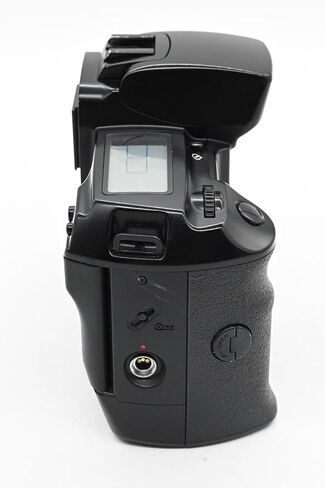 هيكل كاميرا Canon A2e مقاس 35 مم SLR فقط، يستخدم نظام تركيب عدسة Canon EF وفيلم ملون/أبيض وأسود مقاس 35 مم (متجدد) in Kuwait