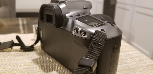 طقم كاميرا Canon EOS Rebel GII / XSn مقاس 35 مم SLR مع عدسة تركيز تلقائي EF (متجددة) in Kuwait