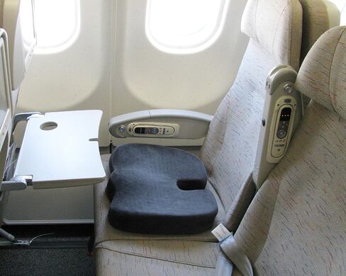 وسادة مقعد من الإسفنج الذكي المعزز بالجل - مثالية لكرسي المكتب ووسادة مقعد السيارة - تساعد على تخفيف آلام عظم الذنب - تقلل الضغط على العصعص والورك - غطاء قابل للغسل غير قابل للانزلاق in Kuwait