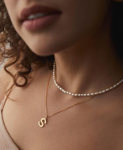 S.J JEWELRY قلادة اللؤلؤ الأولية للنساء 14K مطلية بالذهب حرف الأبجدية 26 A-Z قلادة قلادة لذيذ اللؤلؤ المختنق القلائد اليدوية والمجوهرات هدية in Saudi Arabia