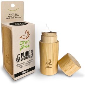 خيط تنظيف الأسنان من Ohm Earth's Ohm - خيط تنظيف أسنان من الحرير الطبيعي القابل للتحلل بيولوجيًا مع حامل من الخيزران القابل لإعادة الملء، مشمع بشكل طبيعي باستخدام الشمعدانات القابلة للتحلل بنسبة 100%، بكرة 55 ياردة/50 مترًا - عناية بالفم صديقة للبيئة، نعن