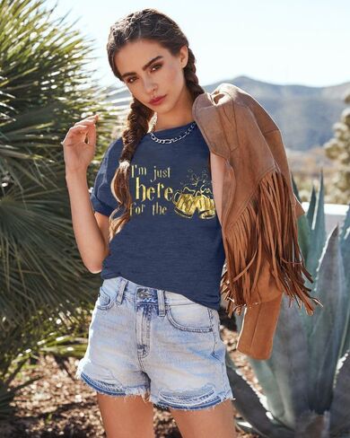 قمصان سحرية للنساء أنا فقط هنا من أجل قميص Butterbeer، قميص سحري، تي شيرت ساحرة، قمصان للإجازات in Kuwait