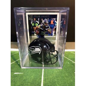 خوذة سياتل سي هوكس NFL Shadowbox مع بطاقة تايلر لوكيت in Kuwait