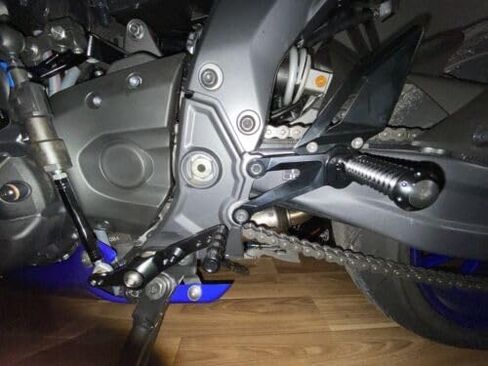 PROCNC Motorcycle Aluminum Rearsets Foot pegs Rear sets Footrest Fit for Yamah.a YZF R7 2021 2022 2023（Black） in Kuwait