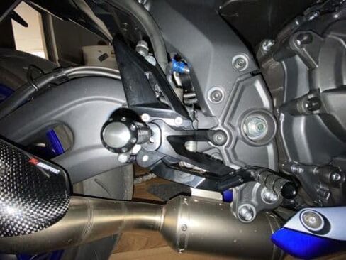PROCNC Motorcycle Aluminum Rearsets Foot pegs Rear sets Footrest Fit for Yamah.a YZF R7 2021 2022 2023（Black） in Kuwait