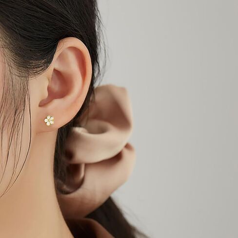 SLUYNZ Solid 925 Sterling Silver Little Daisy Earrings Studs for Women Teens Petite Flowers Studs Earrings in Kuwait