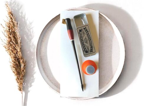 Oblique Calligraphy Pen Holder Set – Hand-Adjusted Brass Flange, Ergonomic Dip Pen, Leakproof Inkwell, Ceramic Pen Rest & Instruction Guide – Ideal for Copperplate, Spencerian & Modern Calligraphy in Kuwait