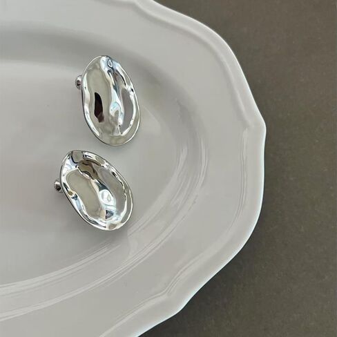 Clip on Earrings Women Gold Clip on Earrings for Women Chunky Gold Silver Drop Clip Earrings for Designer Minimalist Luxury Trendy Earrings 2025 in Kuwait