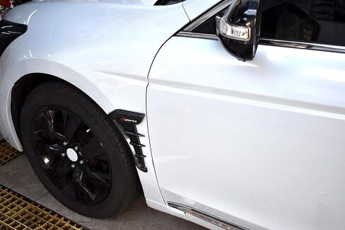 Universal Car Fender Side Vents, Air Flow Intake Hole Grille ， Side Marker Air Wing Vent Trim Cover ， Fender Decorative Spoiler。The Whole Back is Double-Sided Glue (Black) in Kuwait