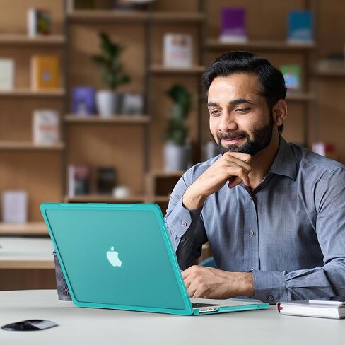 Teryeefi متوافق مع حافظة M3 MacBook Air 15 بوصة A2941 A3114 [إصدار 2023 2024]، هيكل صلب من البلاستيك مع غطاء لوحة المفاتيح ومحول USB C لجهاز MacBook Air الجديد 15.3 بوصة مع معرف اللمس، وردي طباشيري غير لامع in Saudi Arabia