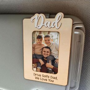 دفع إطار صورة آمنة Daddy Car Visor ، عيد أب سعيد ، 2025 مقطع Visor ، حامل صورة للسيارة ، مقطع مقاوم للسيارة الآمن ، هدية له ، إكسسوارات سيارات Visor ، ملحق السيارة