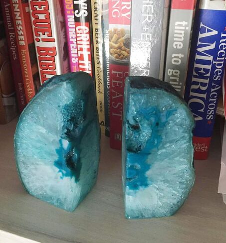 AMOYSTONE Teal Agate Geode Bookends, Unique Natural Crystal Book Holder 2-3 LBS with Rubber Bumpers, Sujetalibros for Small Books and Kitchen Cookbooks, Stylish and Functional in Saudi Arabia