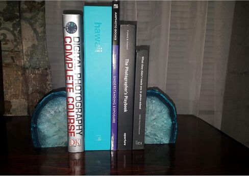 AMOYSTONE Teal Agate Geode Bookends, Unique Natural Crystal Book Holder 2-3 LBS with Rubber Bumpers, Sujetalibros for Small Books and Kitchen Cookbooks, Stylish and Functional in Saudi Arabia