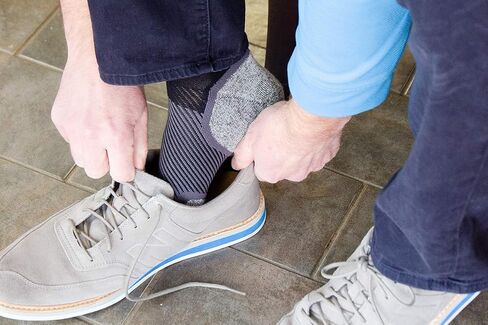 Orthosleeve WC4 الجوارب العافية المصابة بالمرض العصبي ، غير ملزم ، يحسن الدورة الدموية ويساعد في الوذمة in Kuwait