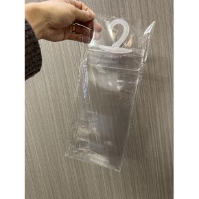 2 PCS Handicap Placard Holder ، تسمح تعطيل الشفافة الشفافة بغطاء وقائي مع شماعات كبيرة ، حامل لافتة للمعاقين المهني للسيارات.